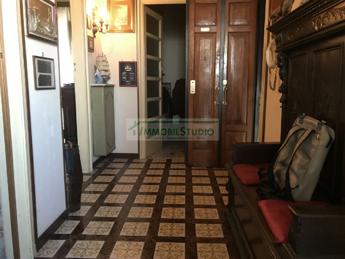 Appartamento di  3 vani /100 mq  a Bari - Madonnella (zona zona RAI)