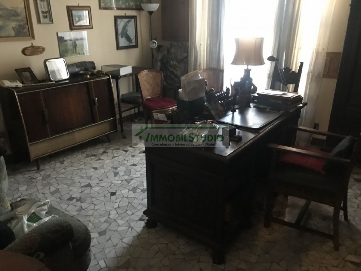 Appartamento di  3 vani /100 mq  a Bari - Madonnella (zona zona RAI)