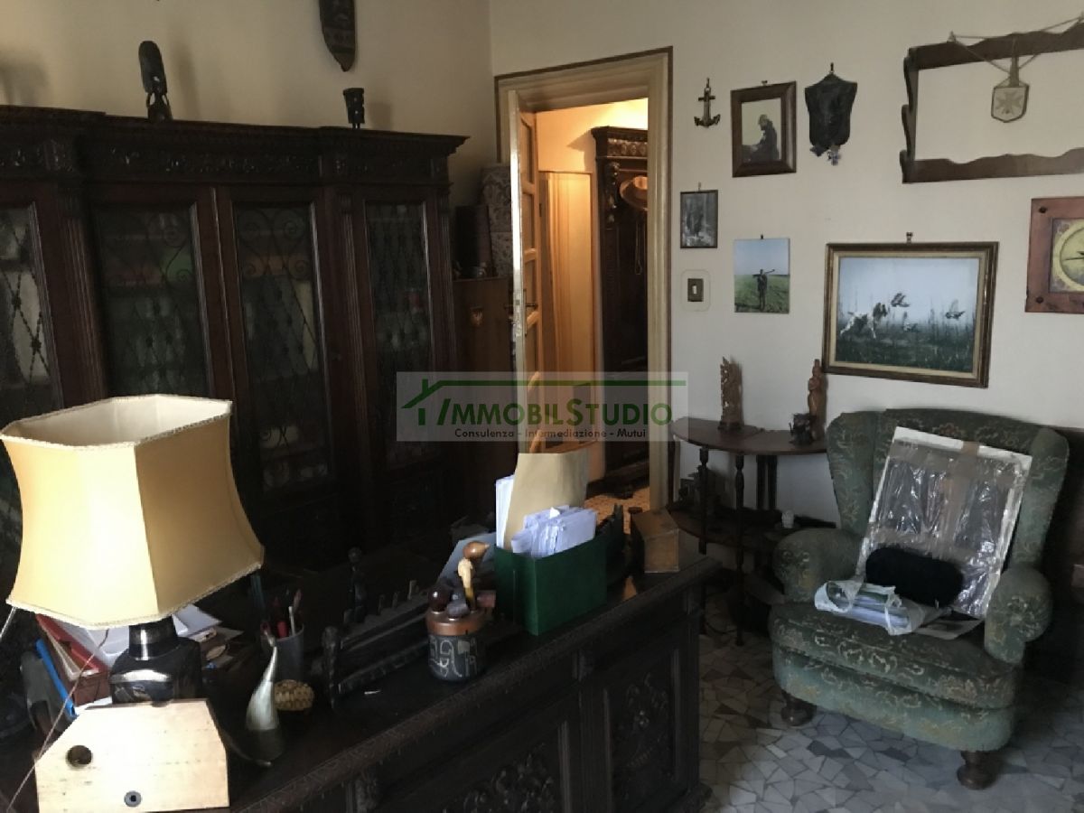 Appartamento di  3 vani /100 mq  a Bari - Madonnella (zona zona RAI)