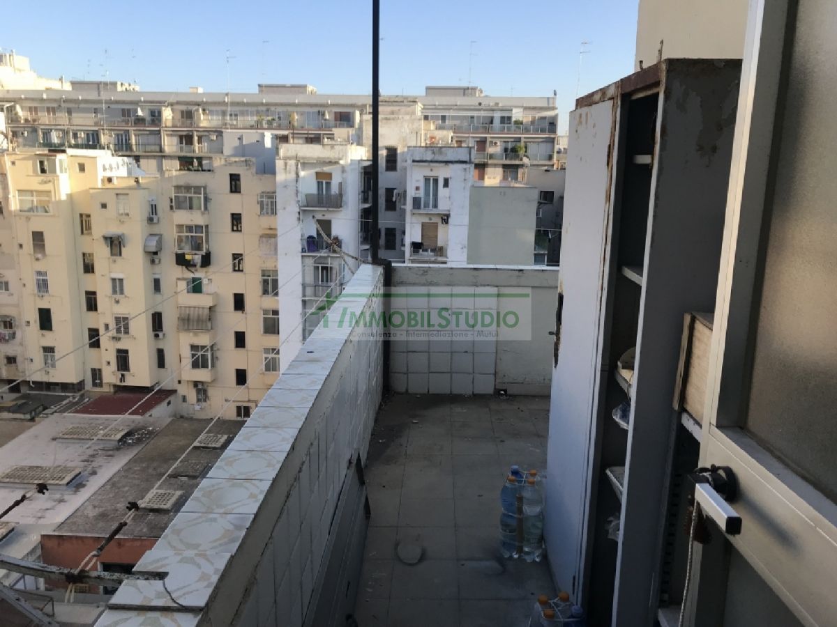 Appartamento di  3 vani /100 mq  a Bari - Madonnella (zona zona RAI)