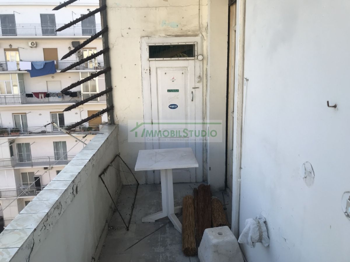 Appartamento di  3 vani /100 mq  a Bari - Madonnella (zona zona RAI)