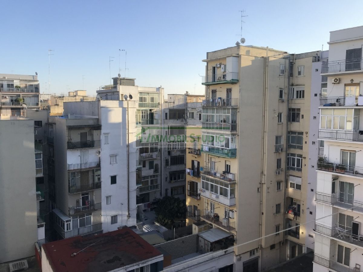 Appartamento di  3 vani /100 mq  a Bari - Madonnella (zona zona RAI)