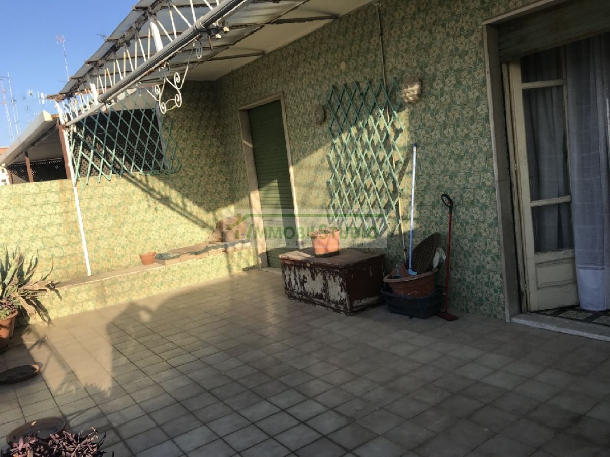 Appartamento di  3 vani /100 mq  a Bari - Madonnella (zona zona RAI)