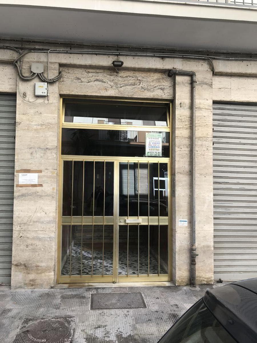 Appartamento di  3 vani /100 mq  a Bari - Madonnella (zona zona RAI)