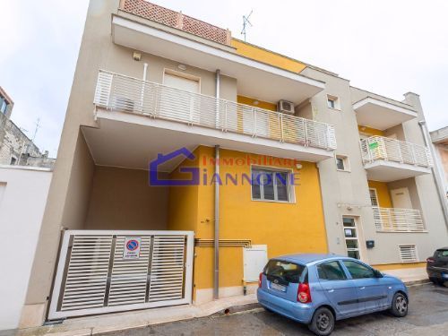 Appartamento di  3 vani /90 mq  a Bitetto (zona Centro)