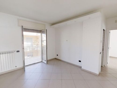 Appartamento di  3 vani /90 mq  a Bitetto (zona Centro)