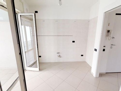 Appartamento di  3 vani /90 mq  a Bitetto (zona Centro)