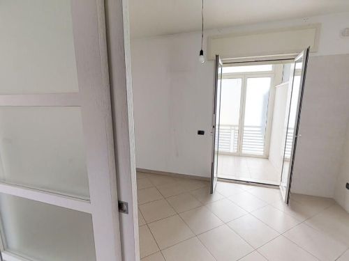 Appartamento di  3 vani /90 mq  a Bitetto (zona Centro)