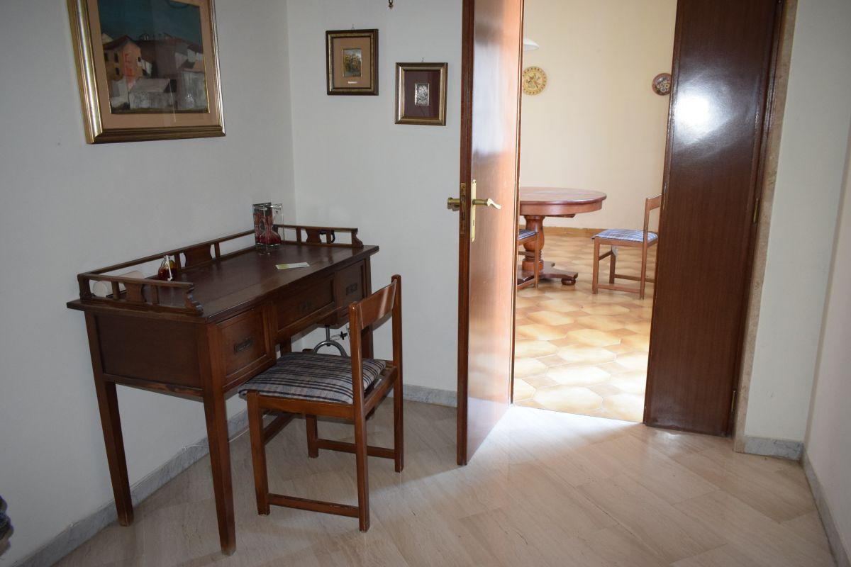 Appartamento di  5 vani /140 mq  a Bitetto (zona Centro)