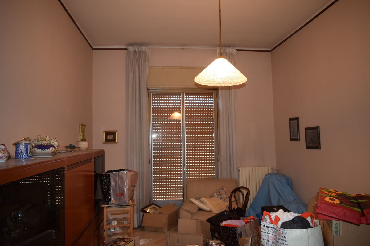 Appartamento di  5 vani /140 mq  a Bitetto (zona Centro)