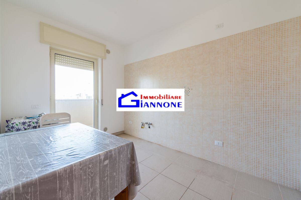 Appartamento di  3 vani /75 mq  a Bitetto (zona Via Beato Giacomo)