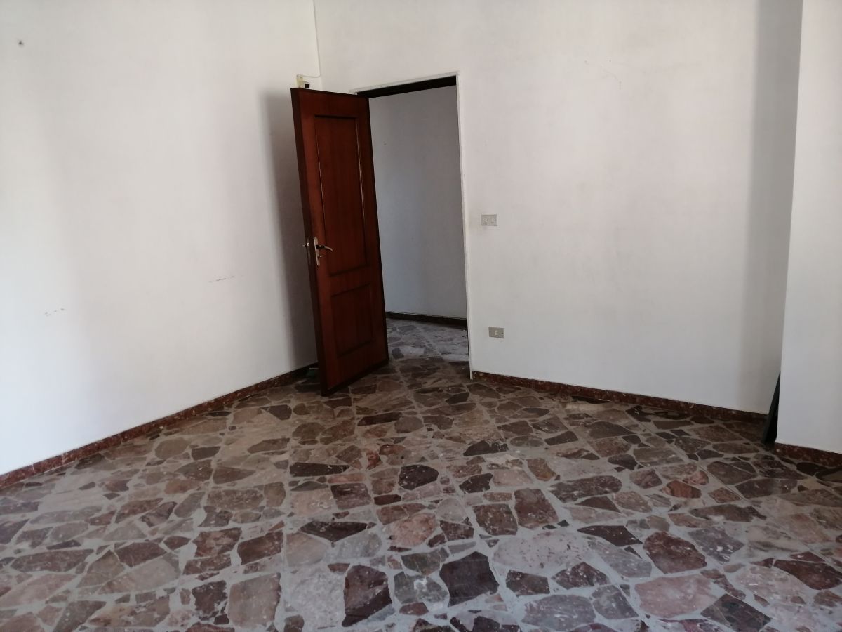 Appartamento di  3 vani /90 mq  a Bari - Ceglie del Campo