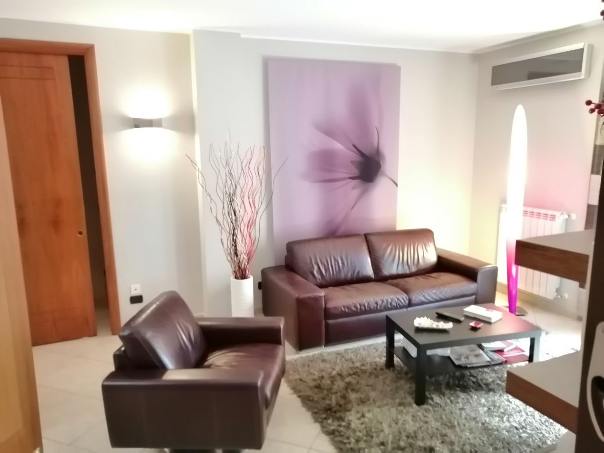 Appartamento di  3 vani /90 mq  a Andria (zona pineta)