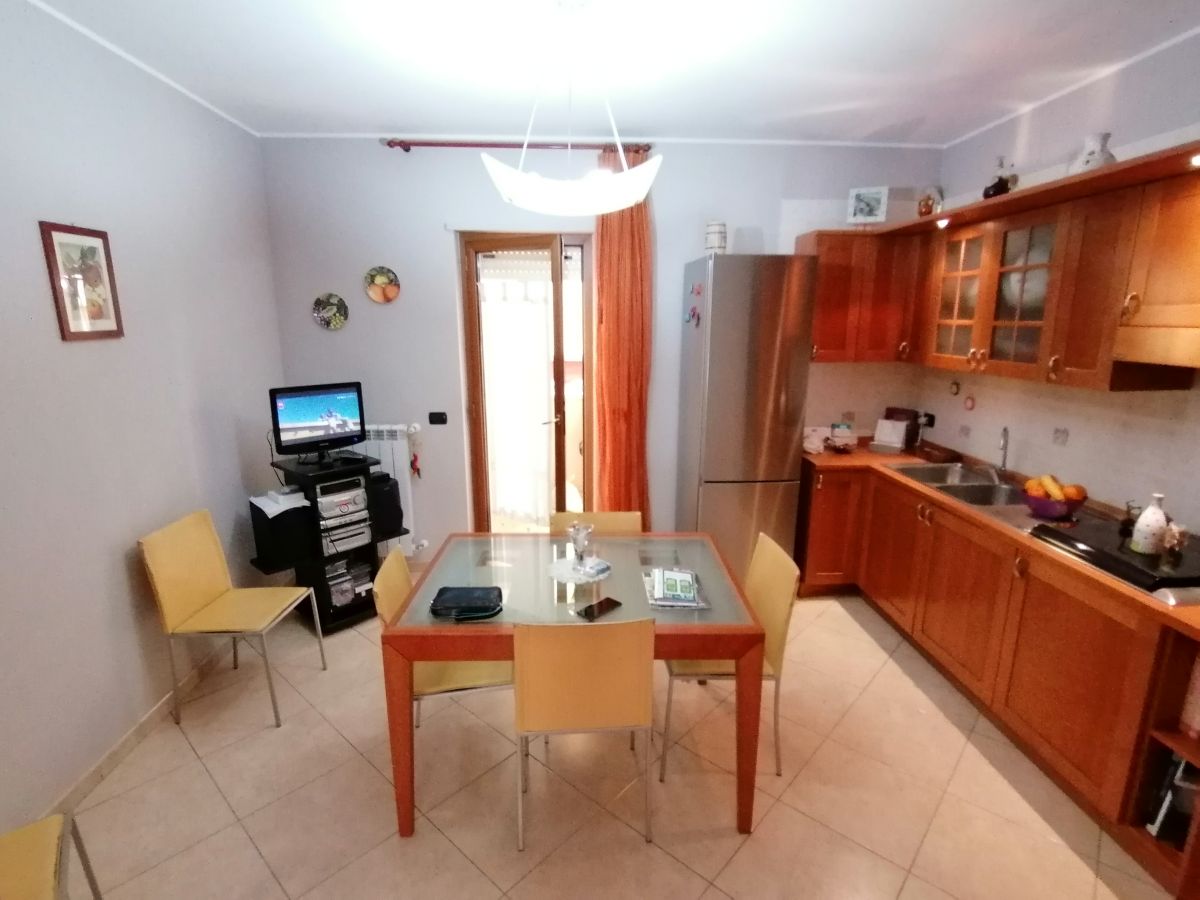 Appartamento di  3 vani /90 mq  a Andria (zona pineta)