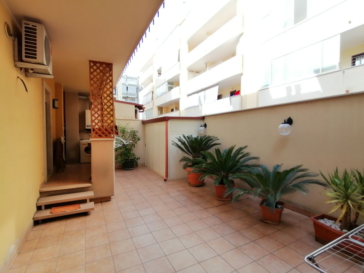 Appartamento di  3 vani /90 mq  a Andria (zona pineta)