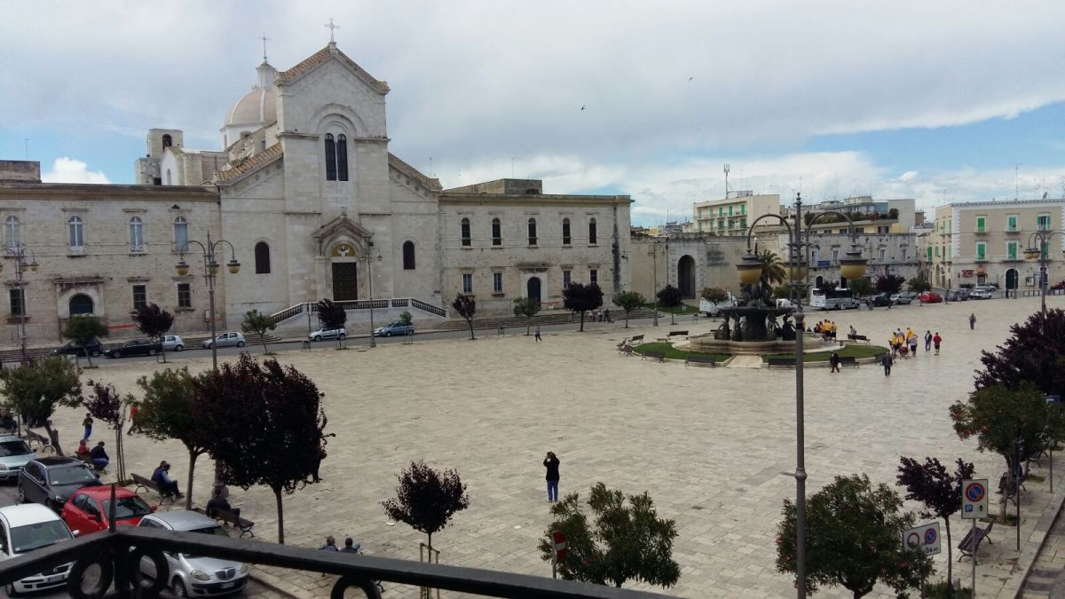 Palazzo / Stabile di  6 vani /250 mq  a Giovinazzo (zona centro storico)