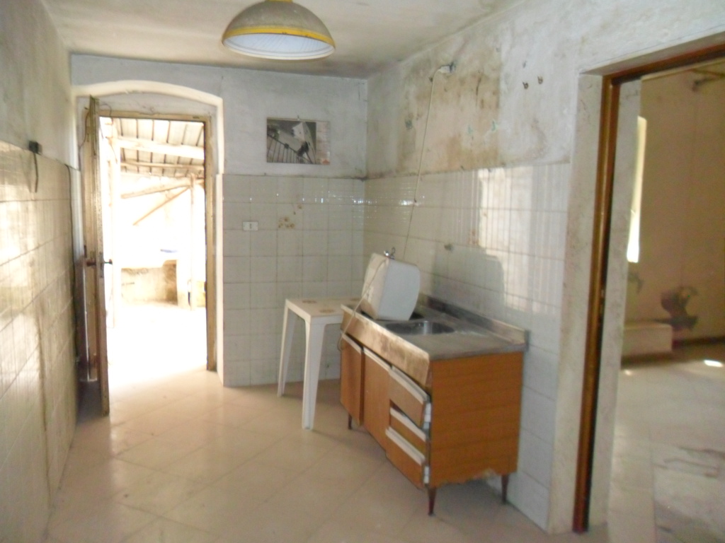 Casa indipendente di  3 vani /130 mq  a Bari - Loseto