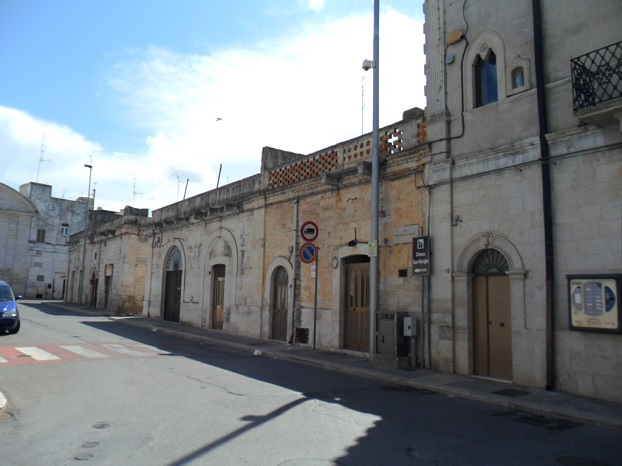 Casa indipendente di  3 vani /130 mq  a Bari - Loseto