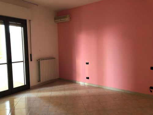 Appartamento di  3 vani /100 mq  a Bitetto (zona zona estramurale)