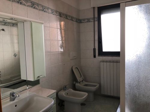 Appartamento di  3 vani /100 mq  a Bitetto (zona zona estramurale)