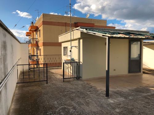 Appartamento di  3 vani /100 mq  a Bitetto (zona zona estramurale)