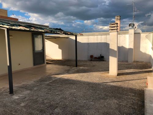 Appartamento di  3 vani /100 mq  a Bitetto (zona zona estramurale)