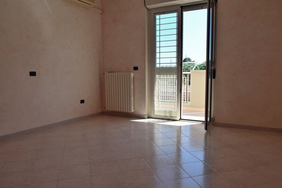 Appartamento di  3 vani /90 mq  a Bitetto (zona Zona Scuola Elementare)