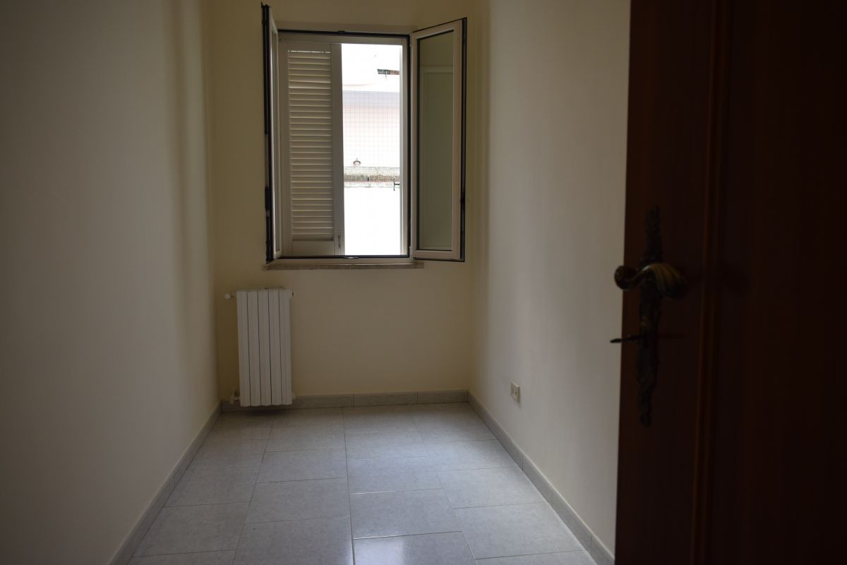 Appartamento di  3 vani /100 mq  a Bitetto (zona zona estramurale)