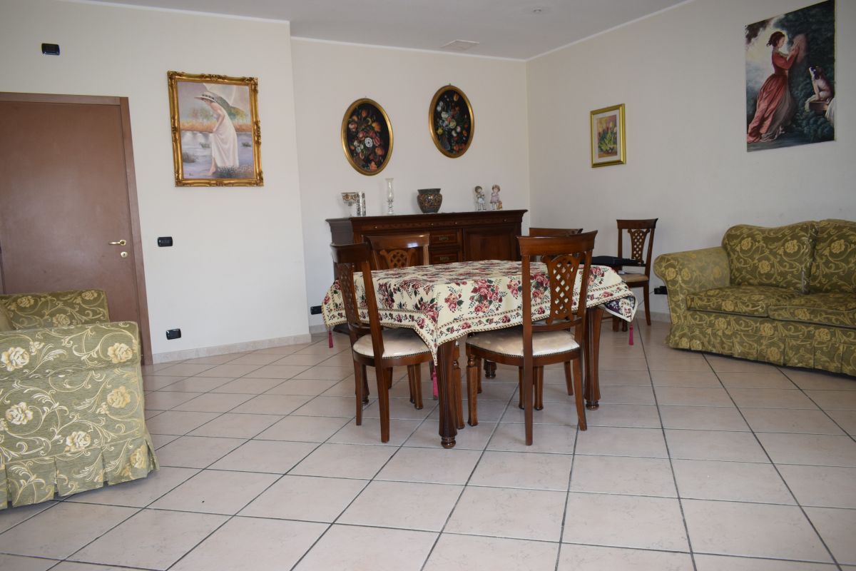 Appartamento di  4 vani /140 mq  a Bitetto (zona Zona Via Beato)