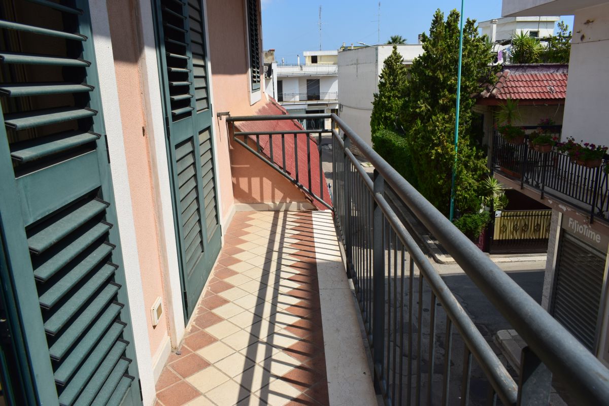 Appartamento di  4 vani /140 mq  a Bitetto (zona Zona Via Beato)