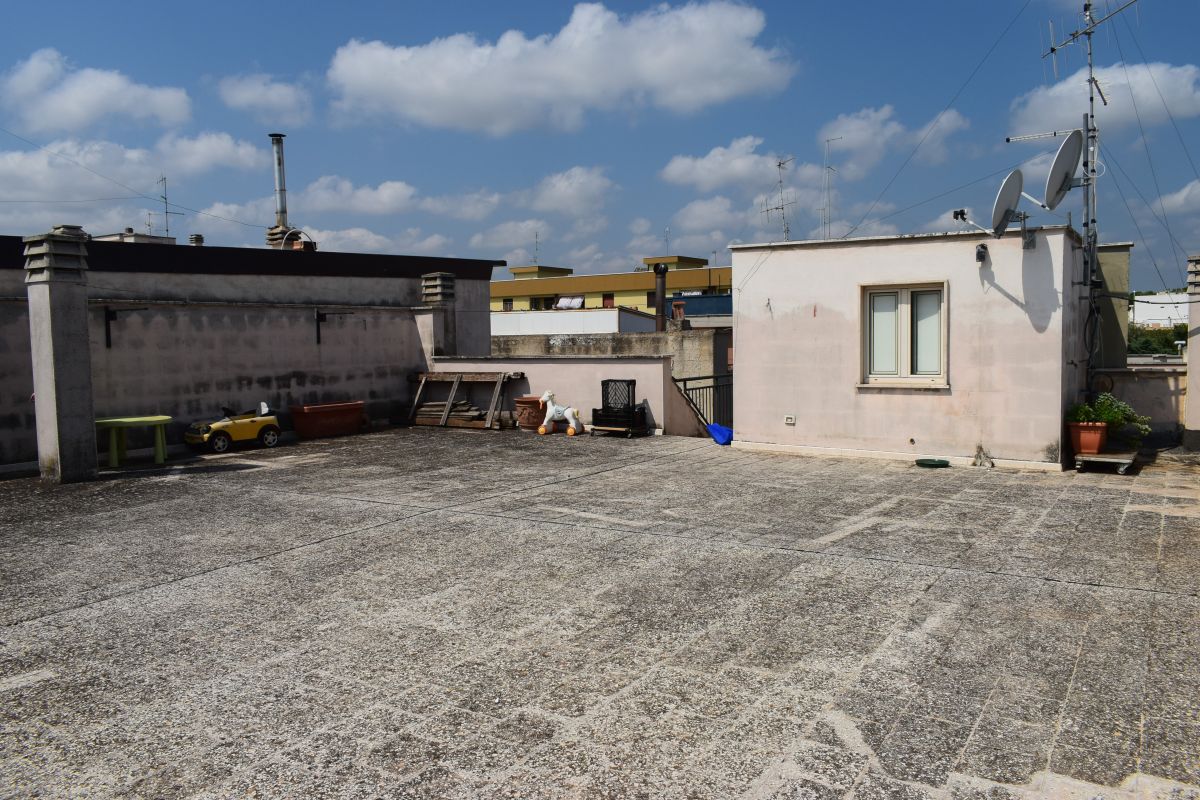 Appartamento di  4 vani /140 mq  a Bitetto (zona Zona Via Beato)