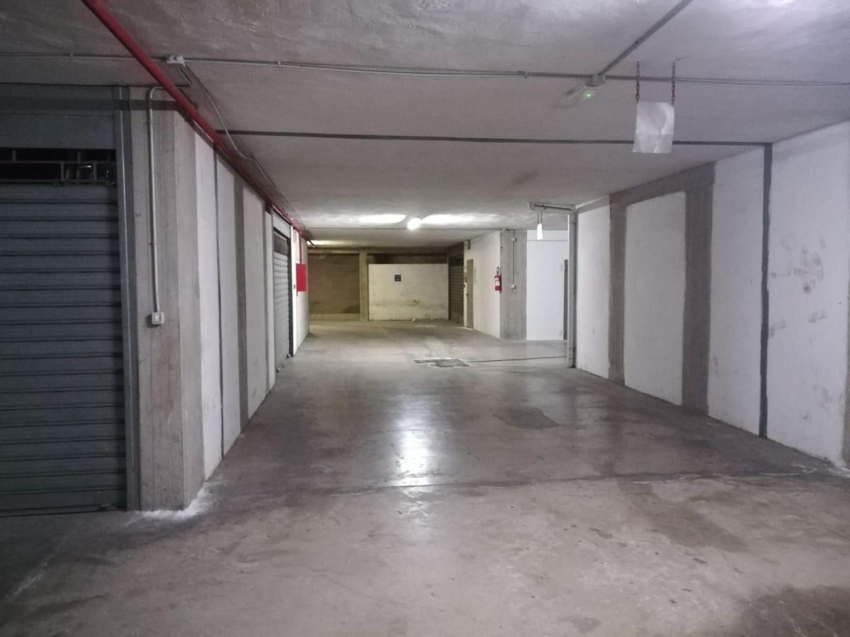 Box / Garage / Posto Auto di  1 vani /25 mq  a Bari - Ceglie del Campo