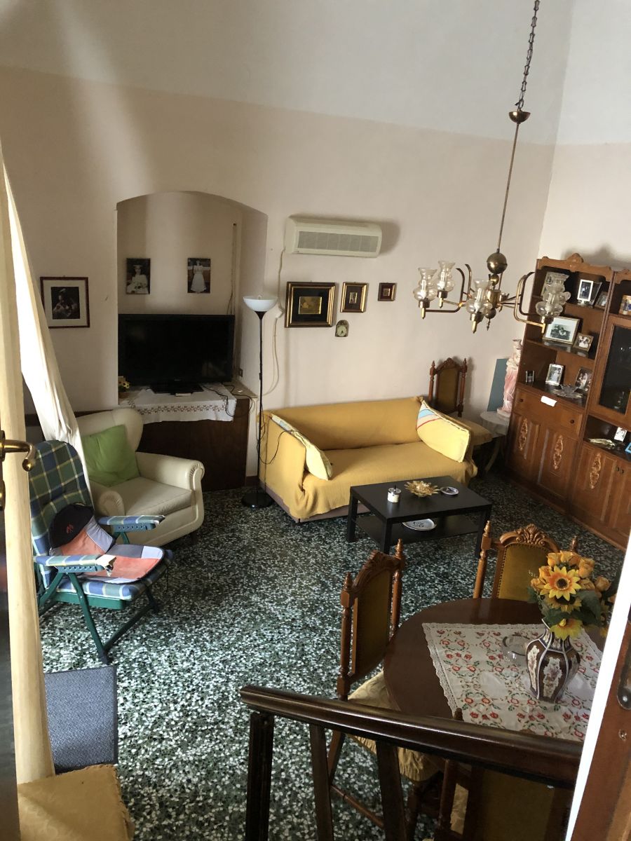 Casa indipendente di  5 vani /150 mq  a Bari - Loseto