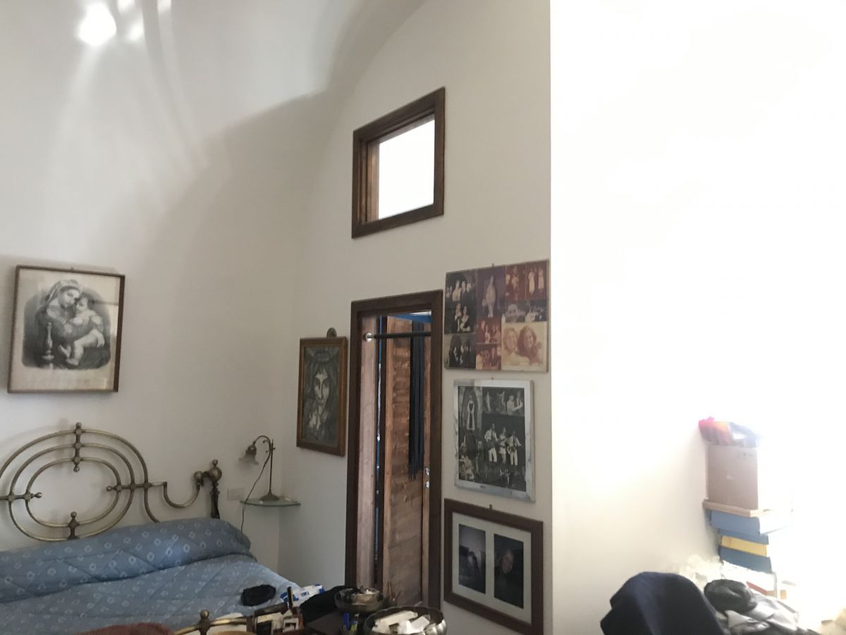 Casa indipendente di  6 vani /170 mq  a Turi