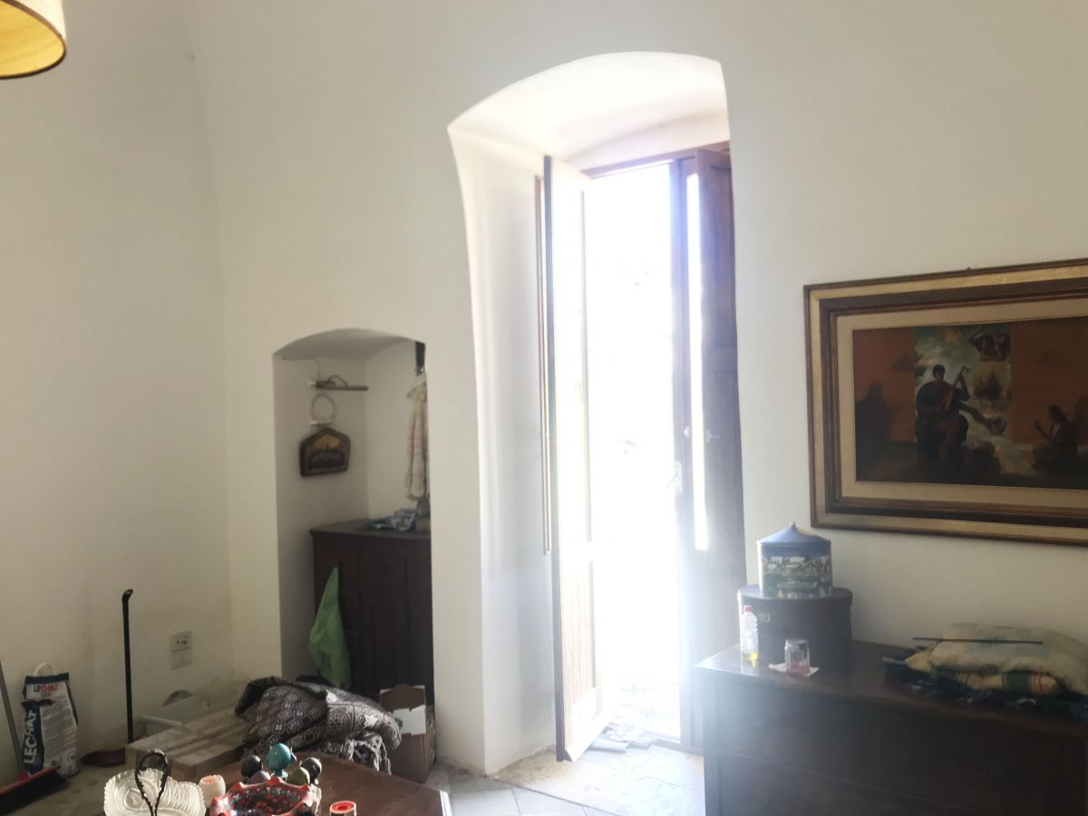 Casa indipendente di  6 vani /170 mq  a Turi