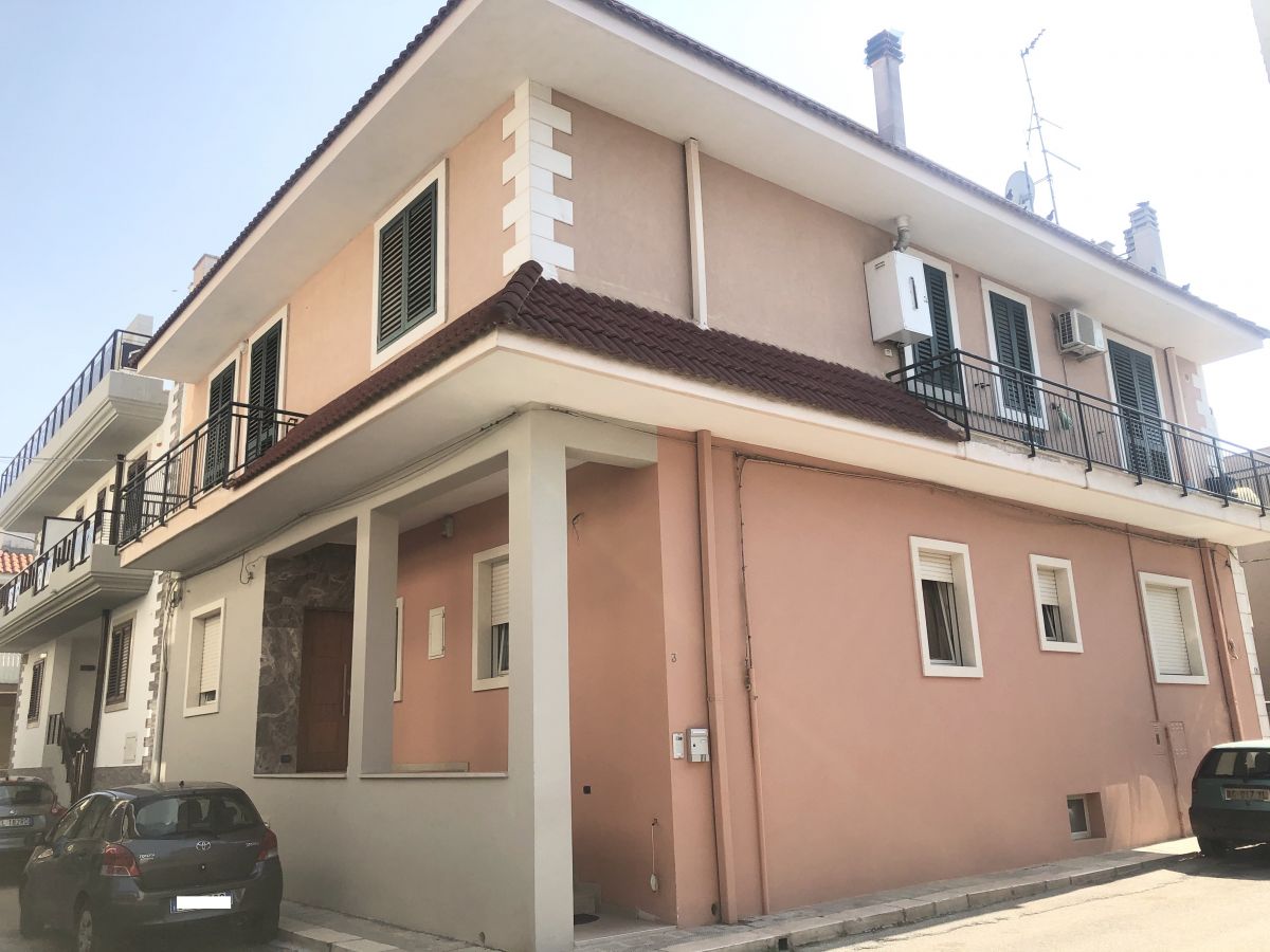 Appartamento di  4 vani /140 mq  a Bitetto (zona Zona Via Beato)