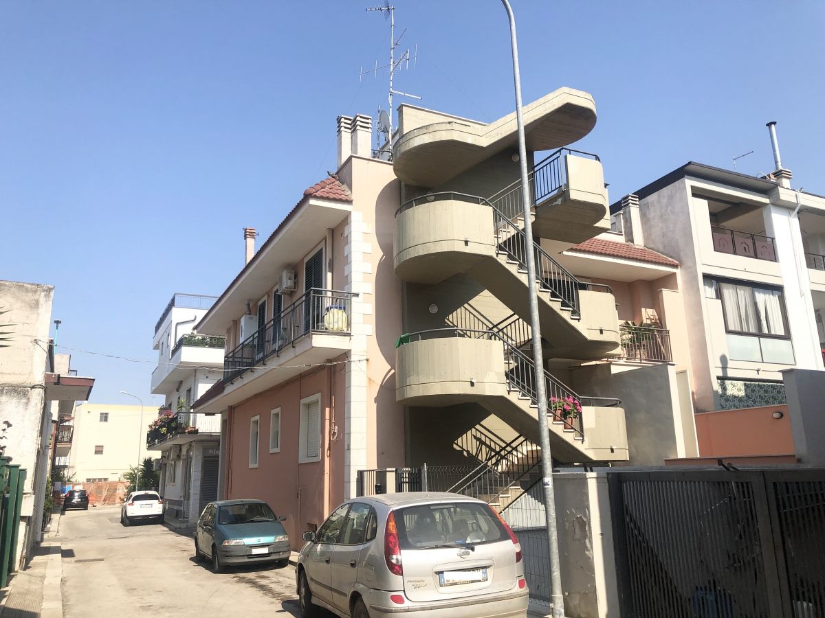 Appartamento di  4 vani /140 mq  a Bitetto (zona Zona Via Beato)