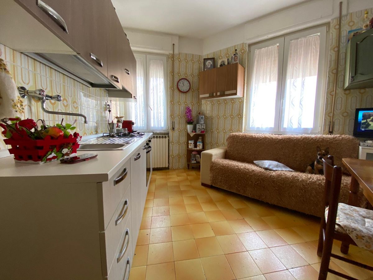 Casa indipendente di  3 vani /110 mq  a Cassano delle Murge (zona Centrale)