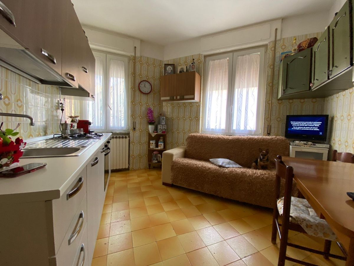 Casa indipendente di  3 vani /110 mq  a Cassano delle Murge (zona Centrale)