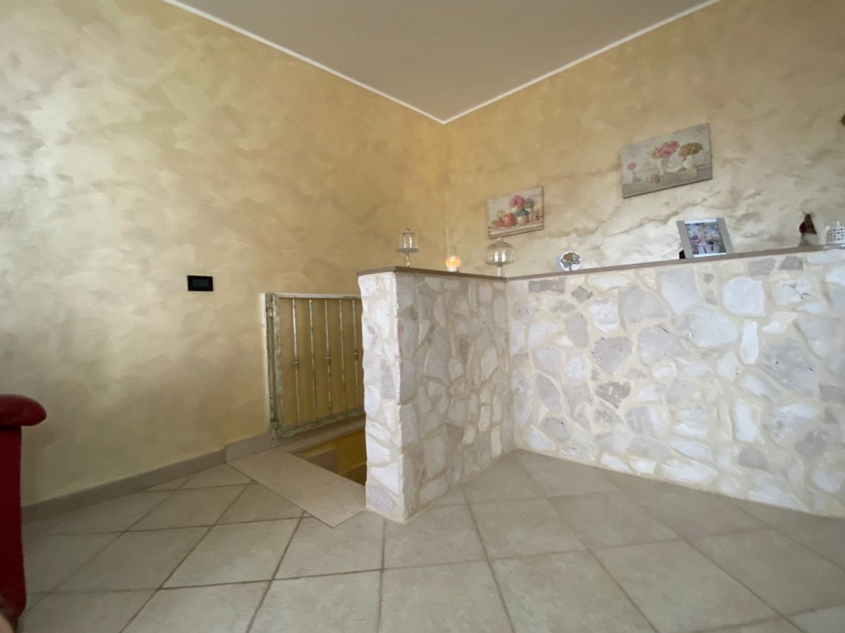 Appartamento di  3 vani /90 mq  a Cassano delle Murge (zona Zona semi centrale)