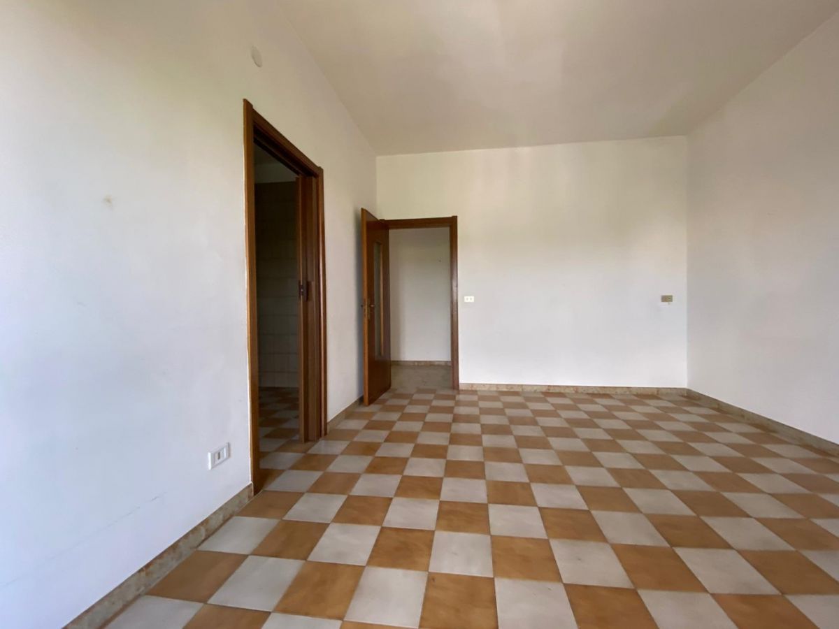 Appartamento di  3 vani /115 mq  a Cassano delle Murge (zona Zona semi centrale)