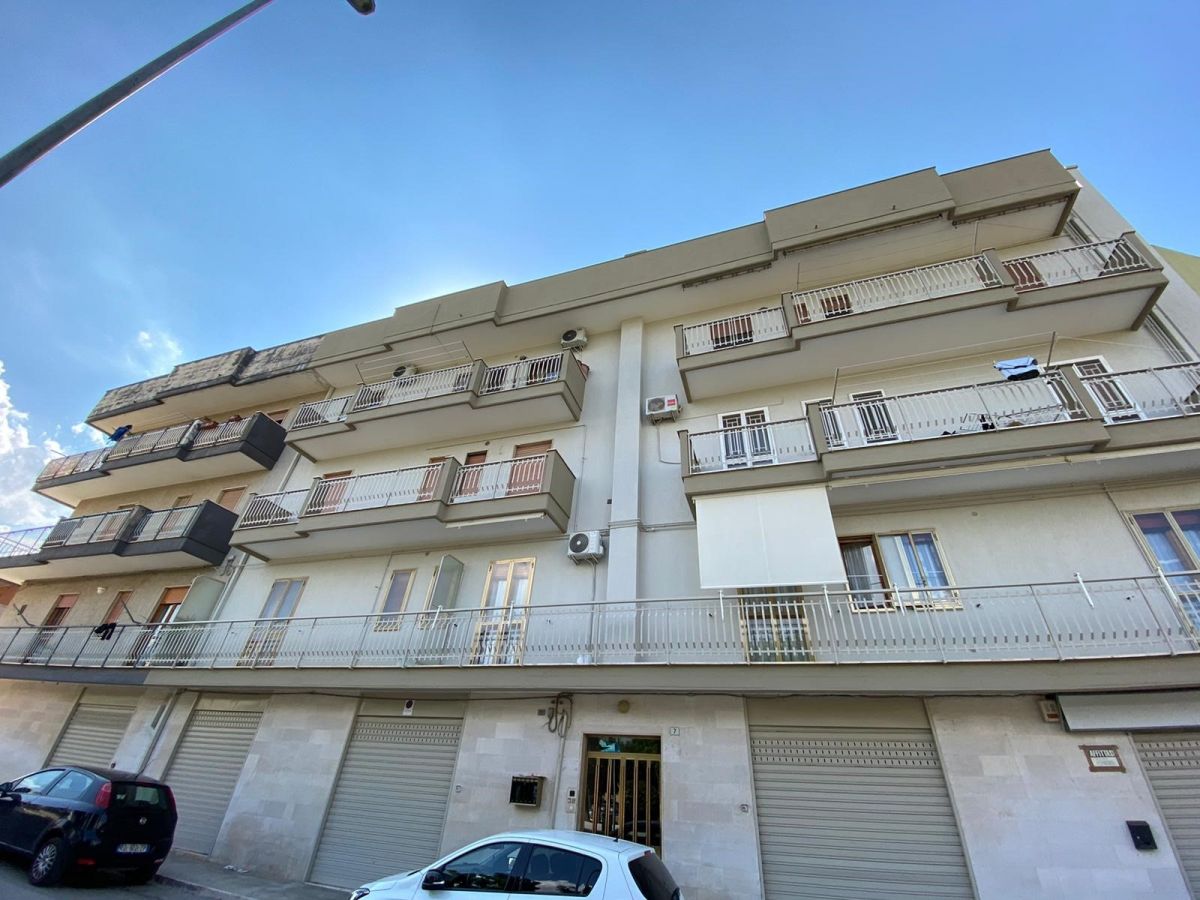 Appartamento di  3 vani /115 mq  a Cassano delle Murge (zona Zona semi centrale)