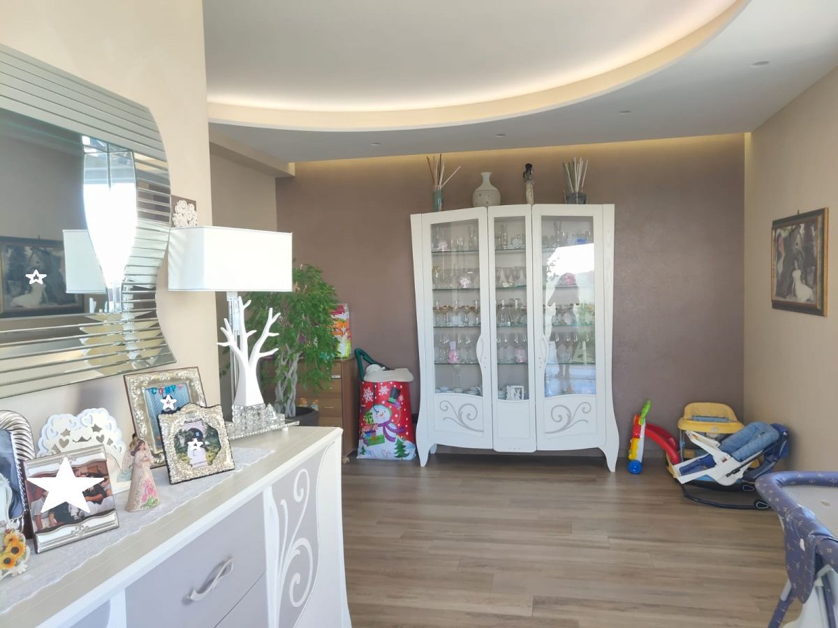 Villa (zona residenziale) di  5 vani /206 mq  a Trani (zona Capirro)