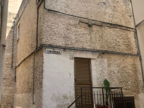 Casa indipendente di  3 vani /90 mq  a Bitetto (zona Centro Storico)