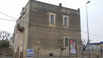 Palazzo / Stabile di  6 vani /350 mq  a Bisceglie (zona Via fondo noce)