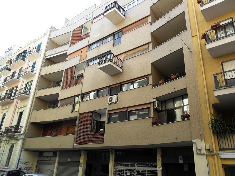 Appartamento di  3 vani /103 mq  a Bari - Murat (zona semicentrale)