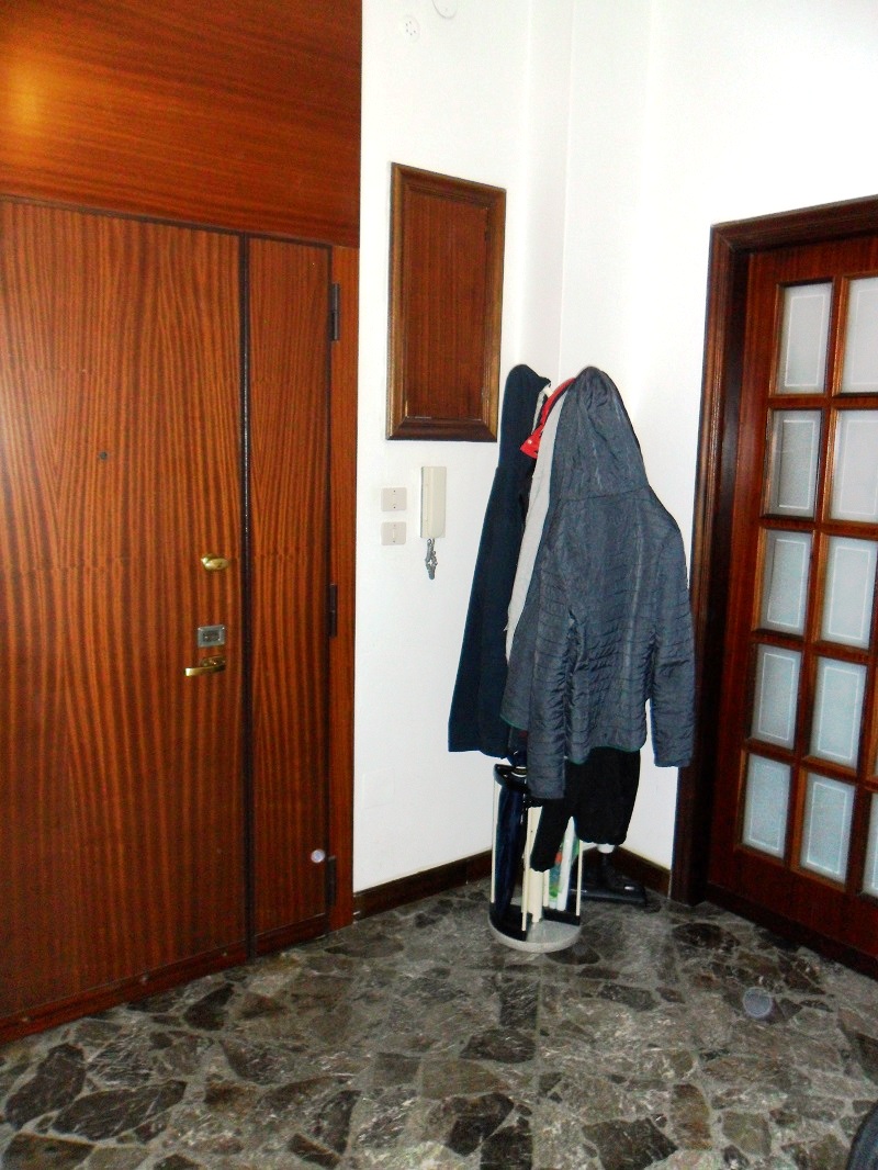 Appartamento di  3 vani /103 mq  a Bari - Murat (zona semicentrale)