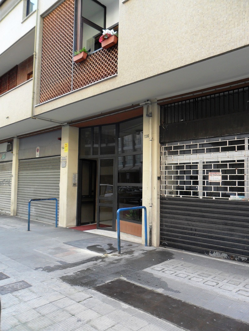 Appartamento di  3 vani /103 mq  a Bari - Murat (zona semicentrale)