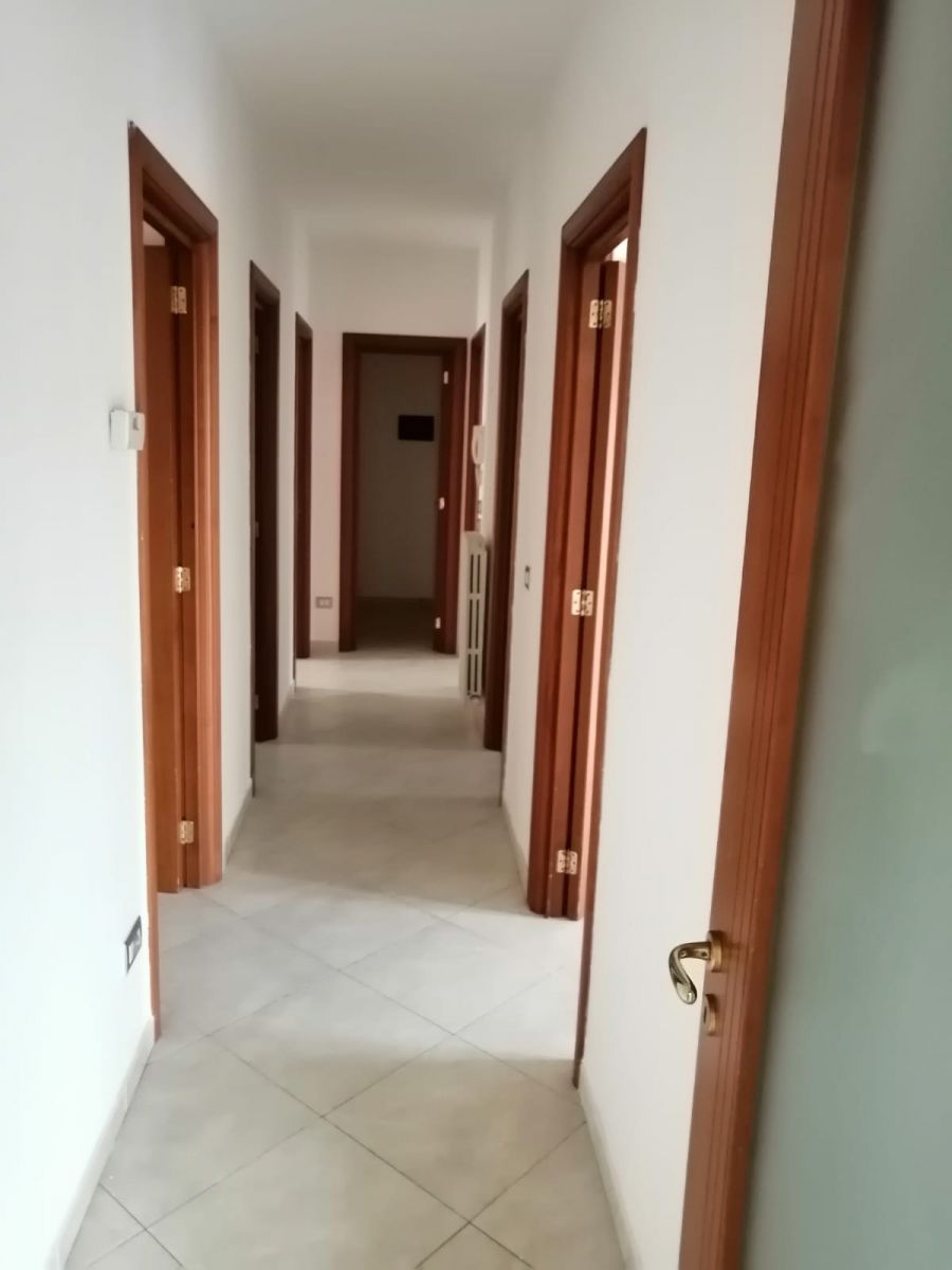 Appartamento di  4 vani /120 mq  a Andria (zona via corato)