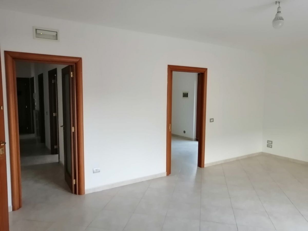 Appartamento di  4 vani /120 mq  a Andria (zona via corato)